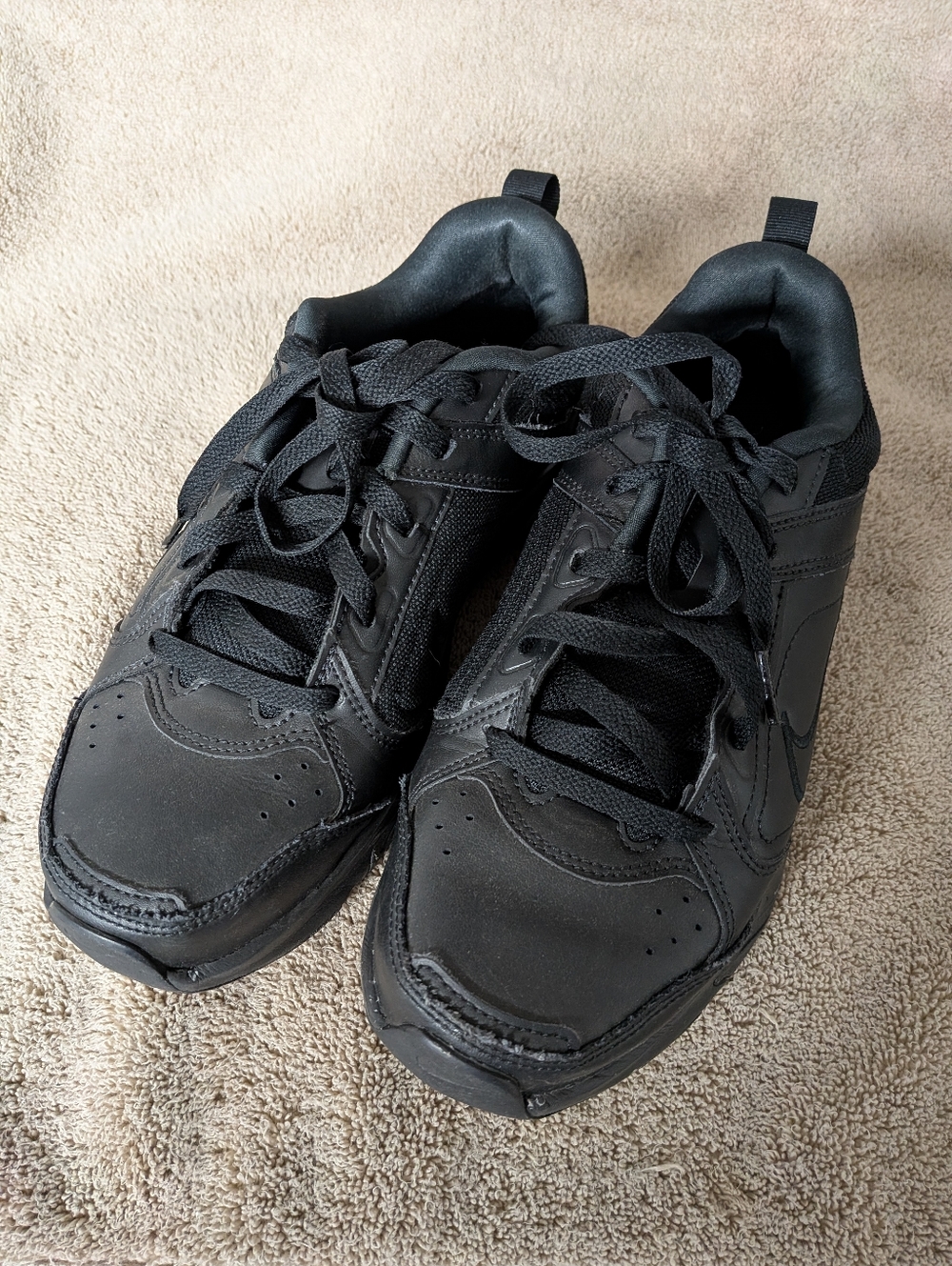 Nike Triple Black Defy All Day Men's Walking Training Shoes Size 7